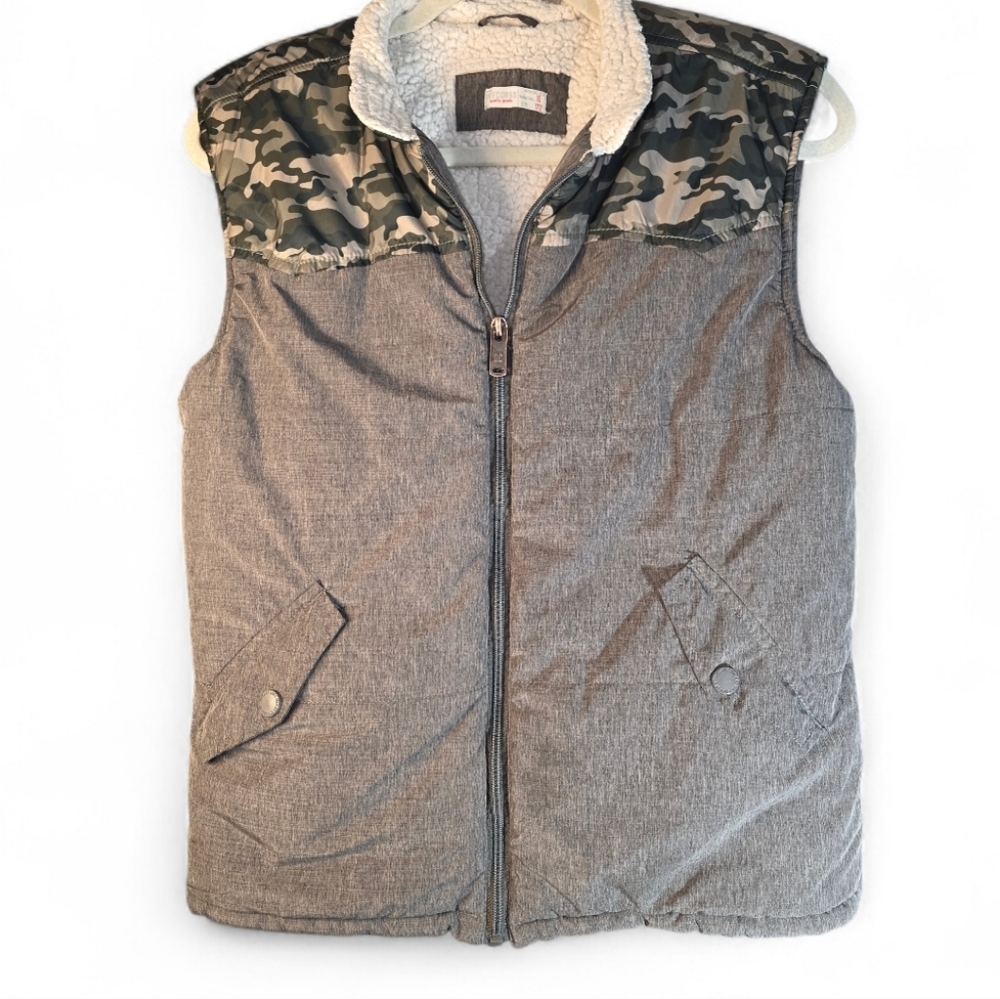 Offcorss Youth Vest Size 16 Gray Camo Puffer  Top‎ Sherpa Lining Front Pockets